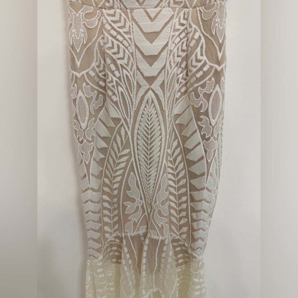 Saint and Secrets DREAMY OFF-SHOULDER HIGH-LOW HEM DRESS WHITE - Picture 5 of 13
